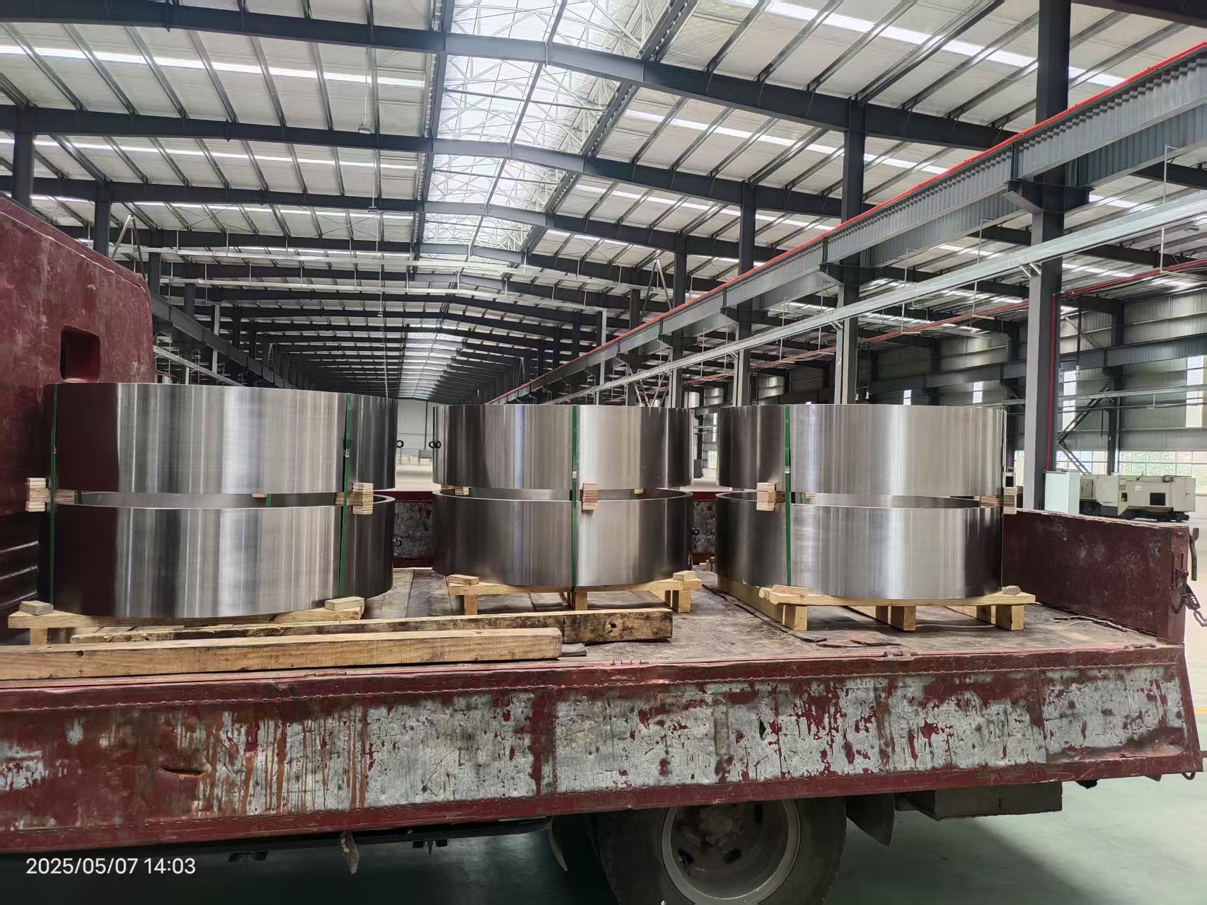 Milliste mehaaniliste seadmete sepised sobivad õõnestelje esitelje sepistamiseks?